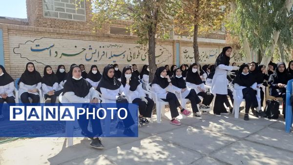 برگزاری جشن علمی شیمی در دبیرستان حضرت زینب(س) بهاباد