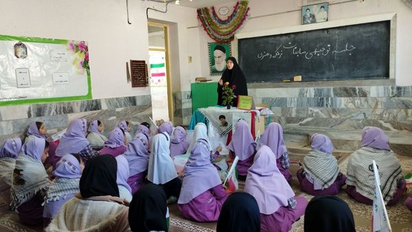 گرامیداشت روز بصیرت و میثاق امت با ولایت در مدرسه مرحوم جعفری روستای بزنجرد