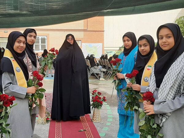 جشن جوانه‌ها ویژه دانش آموزان پایه هفتم در مدرسه حسن‌زاده اصفهانی ناحیه دو