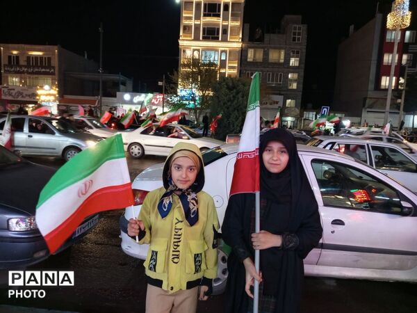 دهه نودی ها صحنه اجتماعات را زیباتر کردند