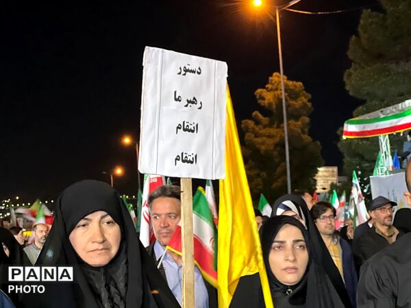 حضور مردم کرج  در پنجاه و چهارمین شب