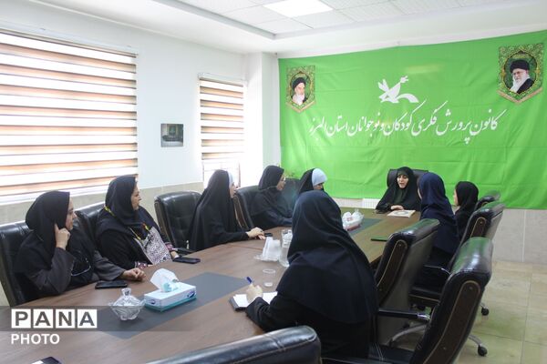 تجلیل از دانش‌آموز خبرنگاران فعال در عرصه کانون پرورش فکری کودکان و نوجوانان استان البرز 