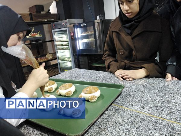 بازید دانش آموزان از مجموعه عطرنان