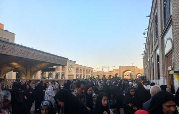 سیل عظیم زائران و مجاوران حرم امام رضا (ع) در روز آغاز امامت حضرت مهدی (عج)