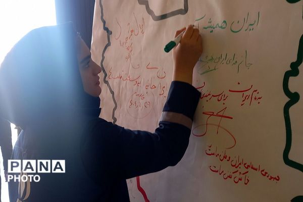 ردپایی از نقش و نگار در نمایشگاه دائمی شهرداری قرچک با آثار جشنواره دانش‌آموزی فرهنگی- هنری فردا