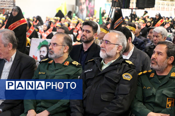 رونمایی کتاب «از مدرسه تا سنگر» در قم