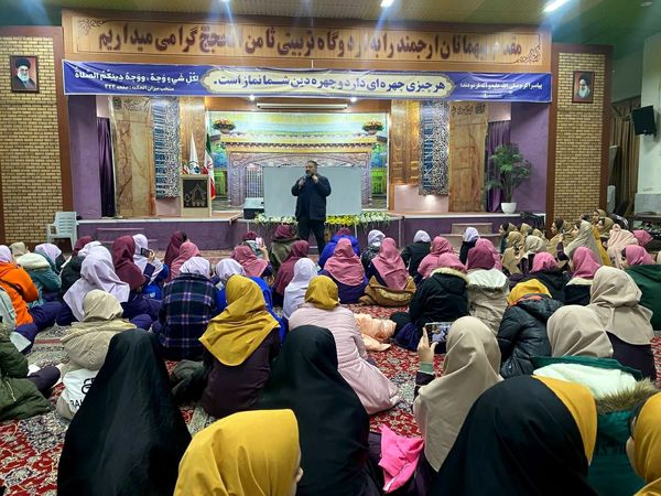 دختران ملاردی در اردوی سیاحتی زیارتی مشهد 