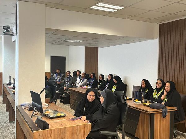 دیدار  صمیمانه مربیان و اعضای سازمان دانش‌‌آموزی فارس با مدیرکل آموزش و پرورش فارس
