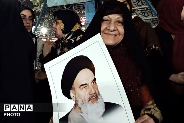 تداوم تجمعات شبانه در میدان امام خمینی (ره)