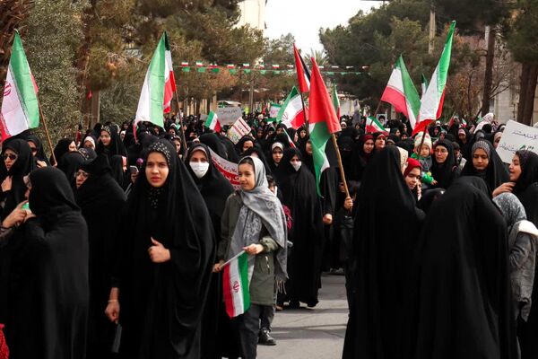 حضور پر شور مردم اردکان در راهپیمایی ۲۲ بهمن 