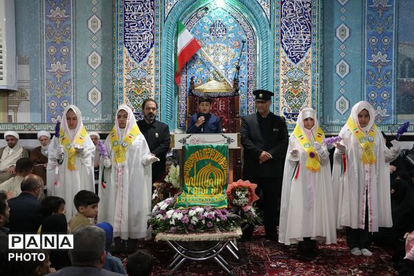 هم‌نوایی پیشتازان و خادمان رضوی در آیین پرچم‌گردانی میلاد امام رضا(ع) در ایلخچی