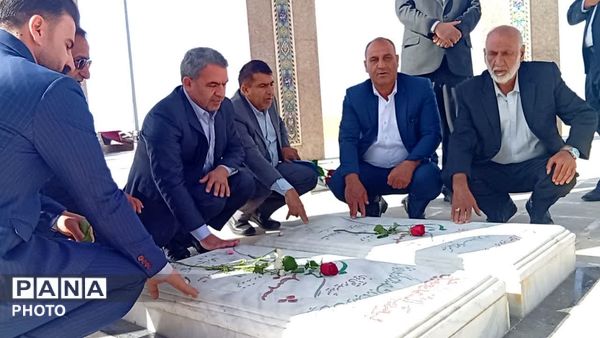 تجدید میثاق معاون وزیر و رئیس سازمان مدارس غیردولتی و مشارکت‌های مردمی وزارت آموزش و پرورش با شهدای گمنام در یاسوج