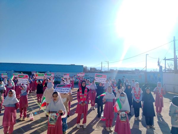 آیین بزرگداشت سردار شهید حاج قاسم سلیمانی در مدرسه ی بی بی صائب نقدی همت آباد