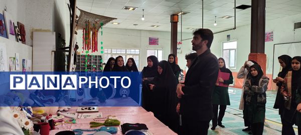 افتتاح نمایشگاه مدرسه انقلاب دبیرستان بهارآزادی 