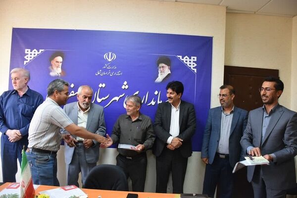 تجلیل از خبرنگاران توسط فرماندار شهرستان اسفراین