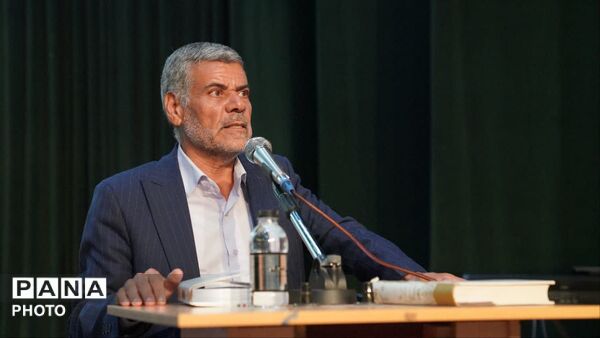 مراسم گرامیداشت ورود دانش آموزان پایه هفتم و معدل برتر دبیرستان بانو نجفی 