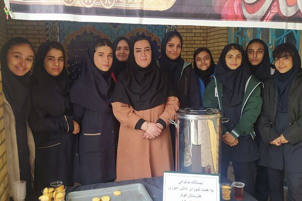 برپای ایستگاه صلواتی به‌مناسبت شهادت حضرت فاطمه (س) در هنرستان کوثر ناحیه یک شهرری