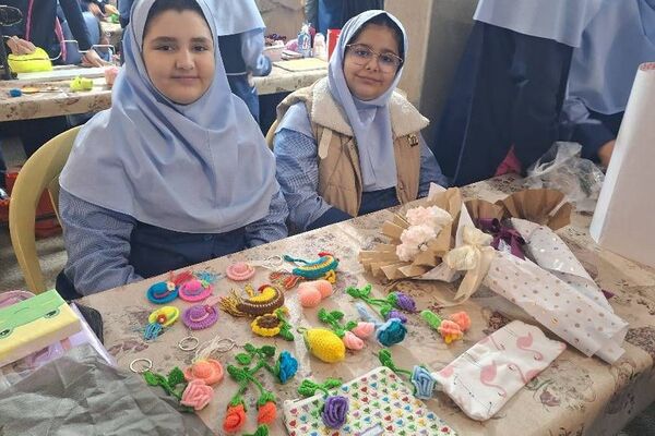 نمایشگاه کسب و کارهای دانش آموزی در دبستان حکمت نبوی ناحیه دو شهرری 
