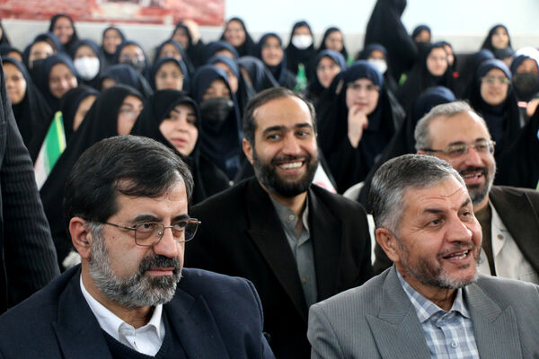 برپایی جشن «حضور تا ظهور» در دبیرستان شهیده حسنی سعدی قم