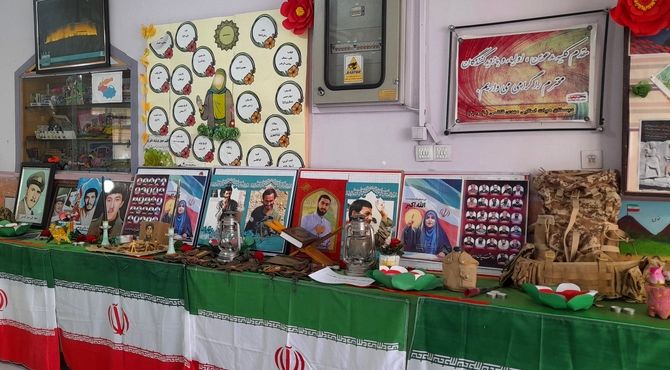  نمایشگاه دفاع مقدس در مدرسه مهدی قاضی۲ خرم‌آباد