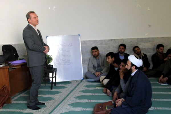 کارگاه توانمندسازی در دبیرستان فاطمه الزهرا(س)