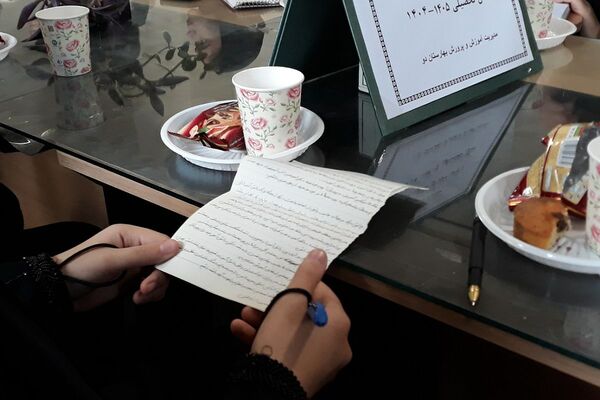 رقابت دانش‌آموزان منتخب در انتخابات منطقه‌ای شورای دانش‌آموزی بهارستان دو