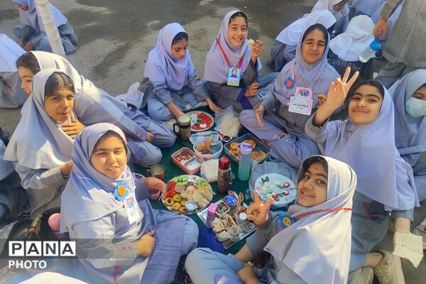 سفره‌ای از جنس لبخند و صبحانه سلامت در دبستان نرجس