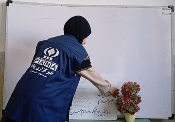 آماده‌سازی فضای معنوی نمازخانه مدرسه سیاح مقدم  با همت دانش‌آموزان