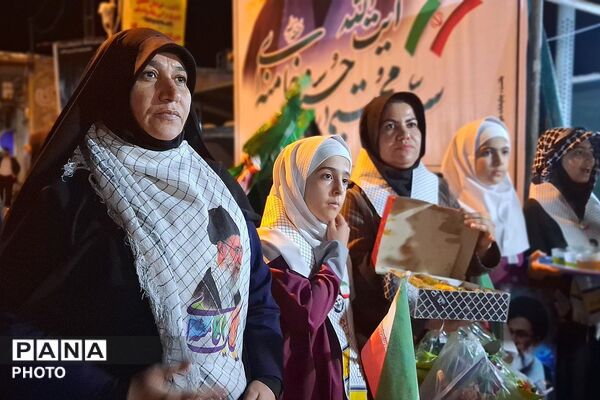 صحنه دیگری از عشق و ارادت ملت به رهبر در سومین شب سال جدید در شهرستان باشت