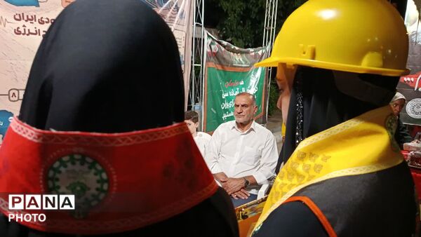 بازدید مشاور وزیر در امور تشکل‌های دانش‌آموزی از موکب «باانرژی ها» در قم