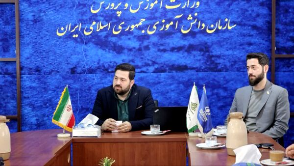 جلسه هم‌اندیشی رئیس سازمان دانش‌آموزی استان با مدیران مدرسه