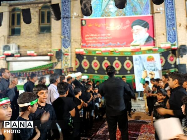 نوای «احلی من العسل» مقابل مسجد جامع حاجی‌آباد