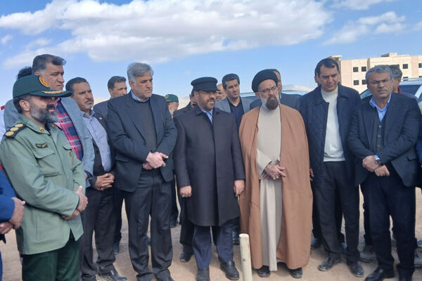 کلنگ زنی و آیین آغاز عملیات اجرایی ساخت مدرسه مسکن ملی آباده با حضور استاندار