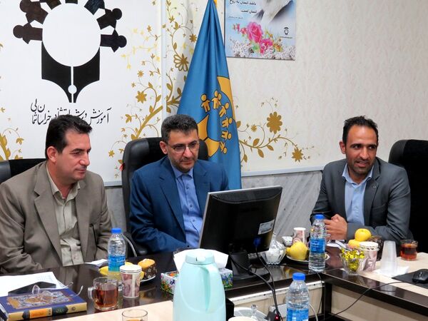 نشست معاون پیشگیری و تشخیص توانبخشی سازمان آموزش پرورش استثنایی کشور با مدیران مرکز  استان