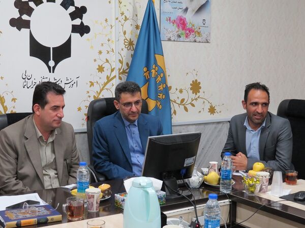 نشست معاون پیشگیری و تشخیص توانبخشی سازمان آموزش پرورش استثنایی کشور با مدیران مرکز  استان