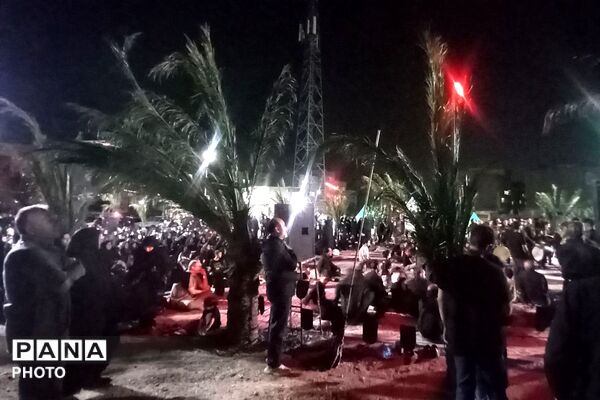 عزاداری شب عاشورا باحضورگسترده عاشقان حسینی