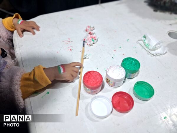 وحدت  رمز پیروزی مقابل دشمن 