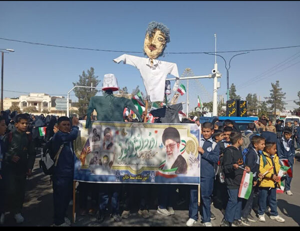 راهپیمایی باشکوه ۱۳ آبان در خاتم؛ روز ملی مبارزه با استکبار 