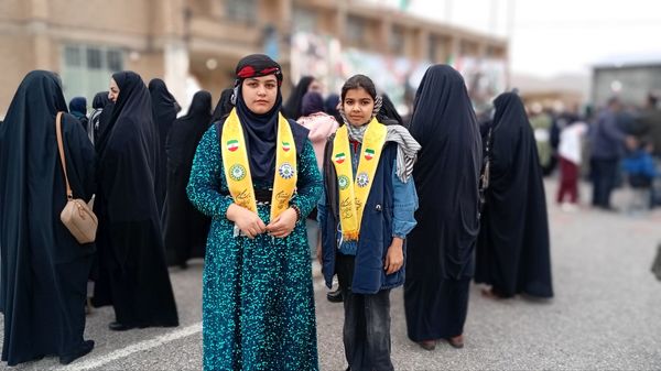 مردم منطقه بیرانوند یکپارچه در جشن انقلاب