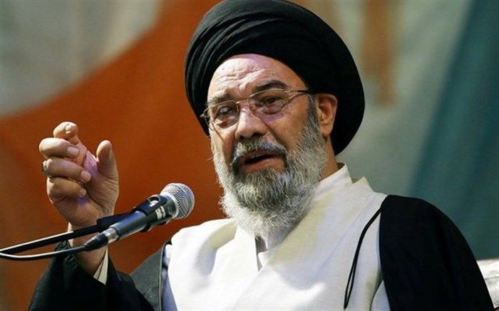 امام جمعه اصفهان: روایت داریم اگر فردی ۳ هفته نماز جمعه نرود، باید خانه را روی سرش خراب کرد