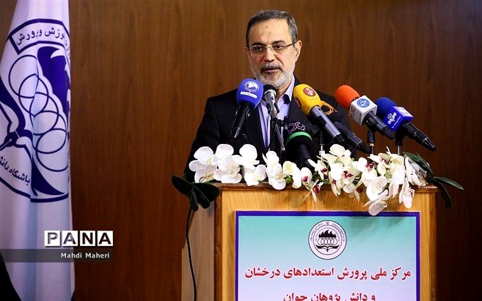 بطحایی: در فضایی که دشمنان مدعی انزوای نخبگان ایرانی هستند، حضور بین‌المللی دانش‌آموزان بسیار ارزشمند است