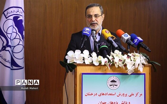 بطحایی: در فضایی که دشمنان مدعی انزوای نخبگان ایرانی هستند، حضور بین‌المللی دانش‌آموزان بسیار ارزشمند است