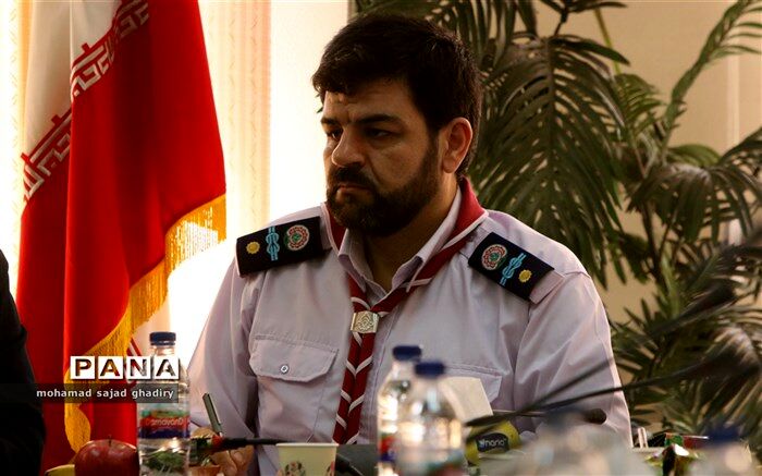 استقبال دانش آموزان تشکیلاتی پیشتاز از نماز گزارن عید فطر