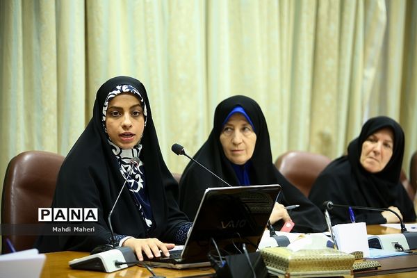 جلسه ستاد عالی تشکیلاتی گسترش و ارتقاء فعالیت های تربیت بدنی و ورزش دانش آموزان دختر کشور