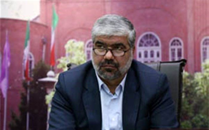 هدایت دست فروشان به بازارچه های روز گره گشای رفع سد معبراست