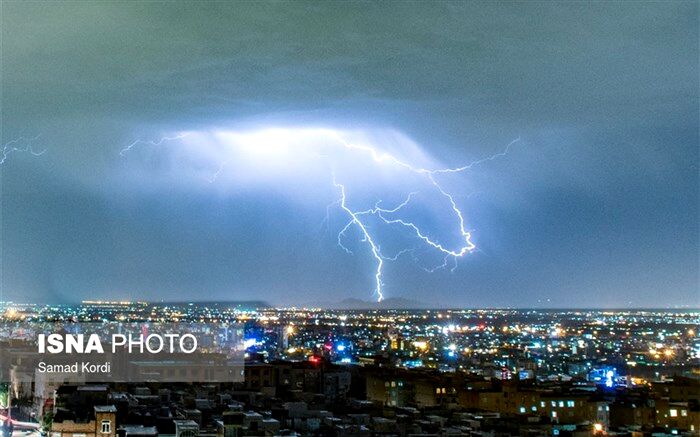 تصاویر دیدنی از رعد و برق شب گذشته در کرج