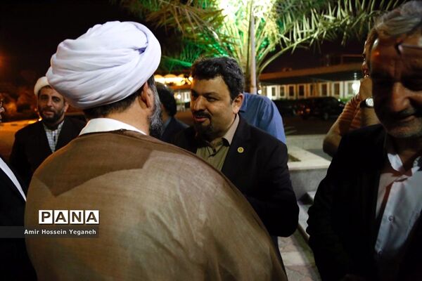 بازدید مدیرعامل سازمان منطقه آزاد کیش و هیئت همراه از دبیرستان پسرانه هوشمند شریف