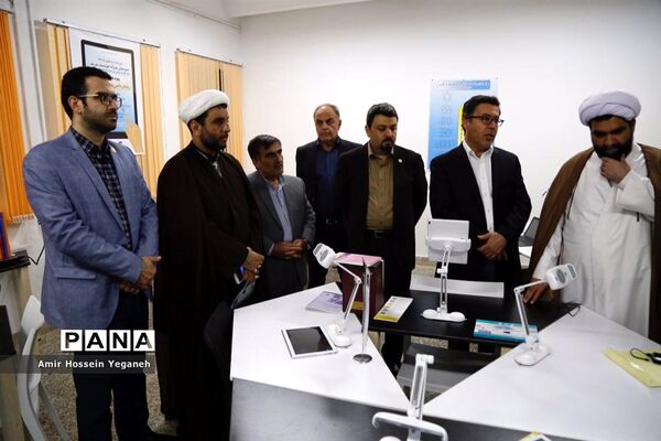 بازدید مدیرعامل سازمان منطقه آزاد کیش و هیئت همراه از دبیرستان پسرانه هوشمند شریف