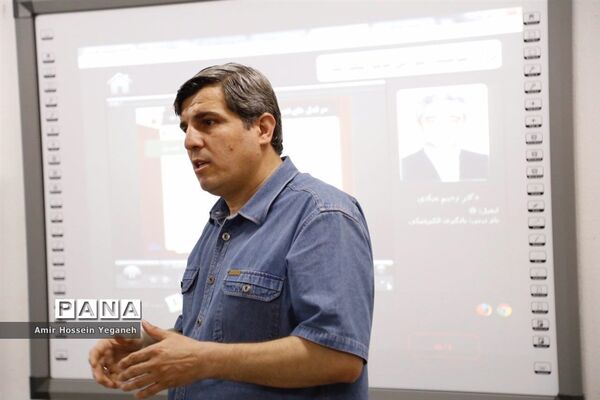 بازدید مدیرعامل سازمان منطقه آزاد کیش و هیئت همراه از دبیرستان پسرانه هوشمند شریف