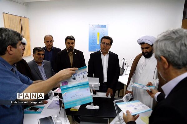بازدید مدیرعامل سازمان منطقه آزاد کیش و هیئت همراه از دبیرستان پسرانه هوشمند شریف